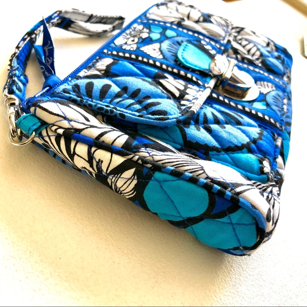 Vera Bradley Wristlet/Large Wallet Gently Used - Picture 7 of 7